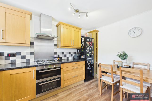 72, Derby Way, Stevenage photo 2
