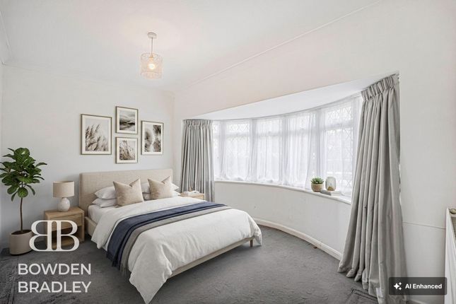 128 Manor Road, Chigwell photo 4