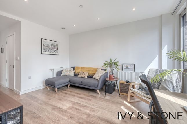 5033 Copeland Court, 3 Knights Road, Greater London photo 2