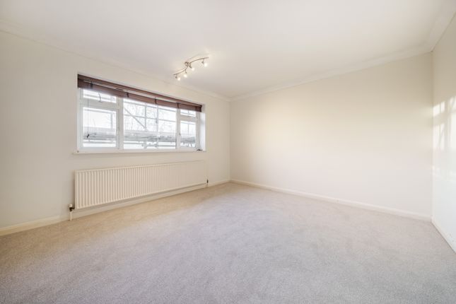 Flat for sale in Argyle Road, Ealing