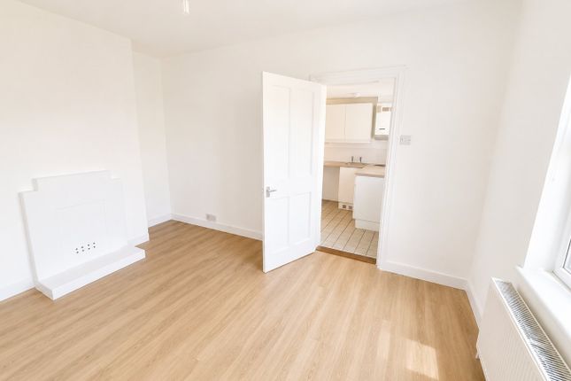 18, Kings Road, Egham photo 4