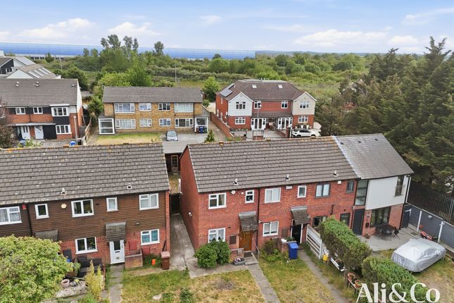 67 Wood Avenue, Purfleet-on-Thames photo 2