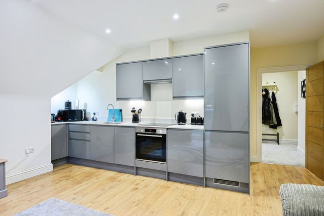 Flat 8, 167, Godstone Road, Kenley photo 3