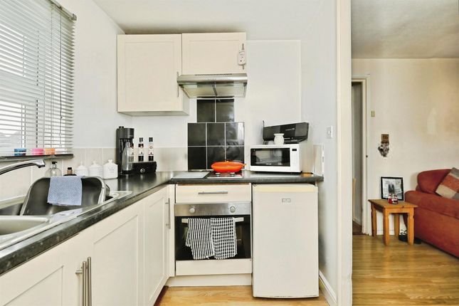 59, Larwood Avenue, Worksop photo 3