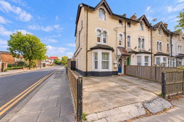 1-bed flat on Willoughby Lane, London, £95,000