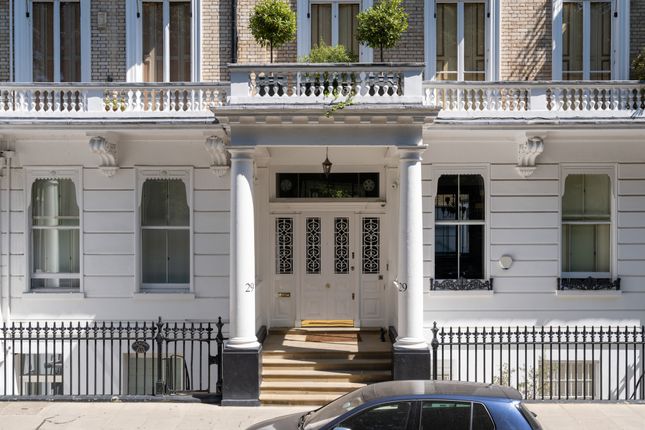 Flat for sale in Queens Gate Gardens, London