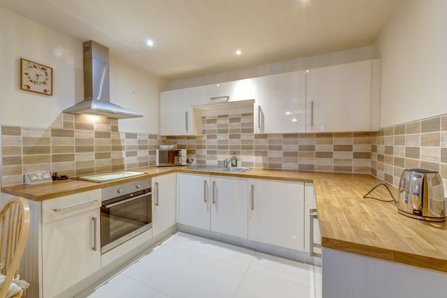 11 Grove Court, Worksop photo 4