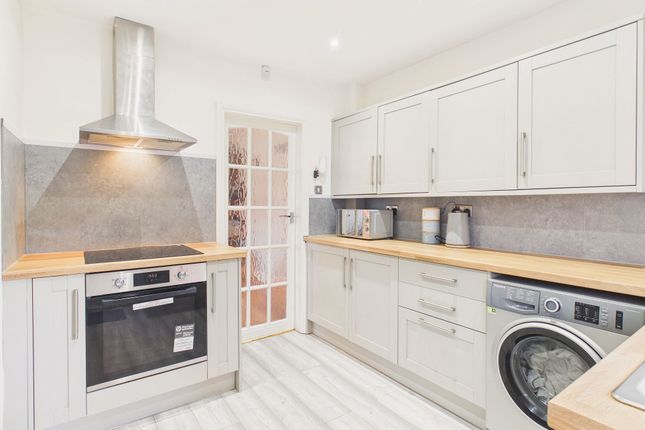 12 Kellsway, Gateshead photo 3