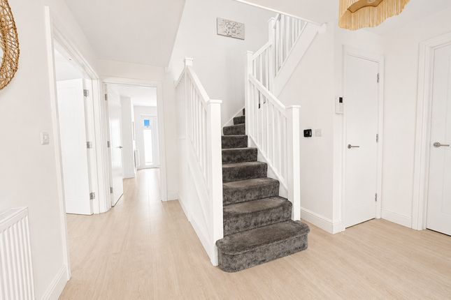 30, Augusta Drive, Hockley photo 4