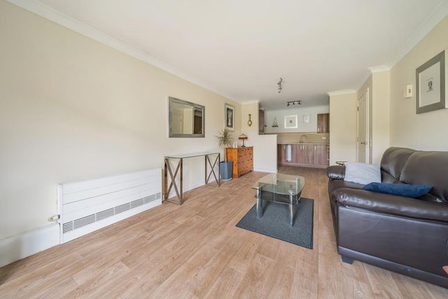 Flat for sale in Slough, Berkshire