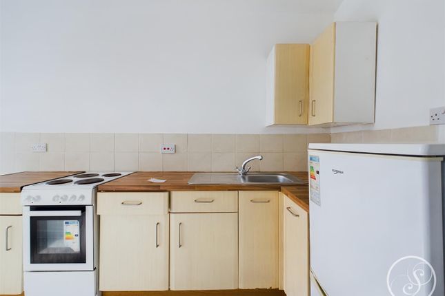 Flat to rent in Carter Avenue, Whitkirk, Leeds