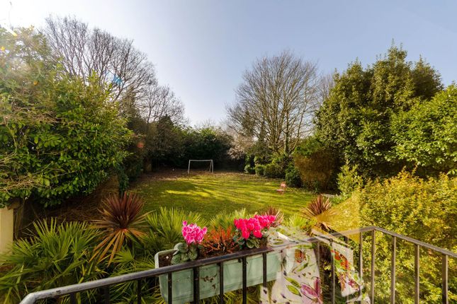 Wolsey Road, East Molesey photo 4