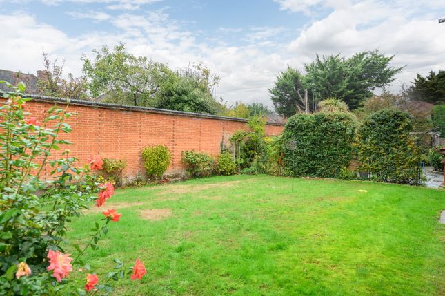 Grange Court, Walton-on-Thames photo 2