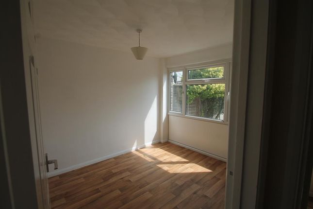 7, Weavers Close, Gravesend photo 5