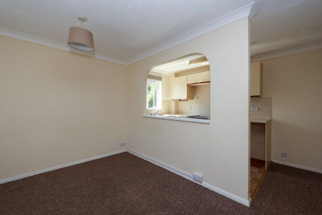 17, Abinger Way, Surrey photo 2