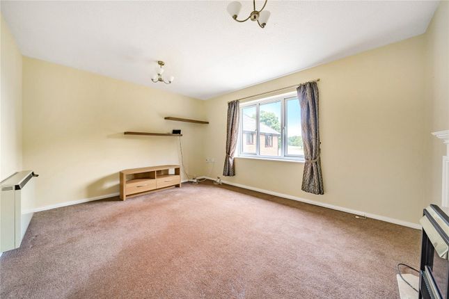 Flat for sale in Badgers Croft, Victoria Road, Mortimer Common, Reading