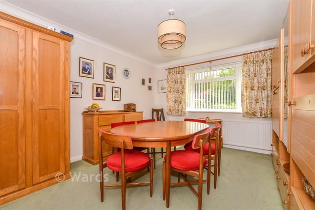 5, Hurst Close, Tenterden photo 4