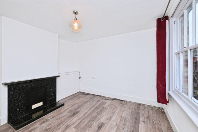 3, Grove Walk, Hertford photo 3
