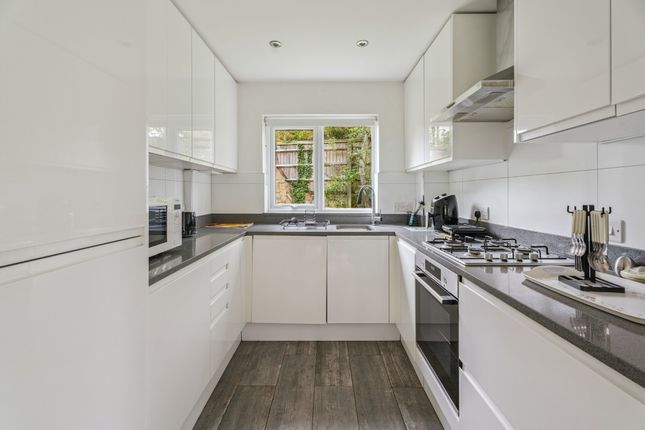 Flat 2 Hyrons Court, 1 Orchard Lane, Amersham photo 3