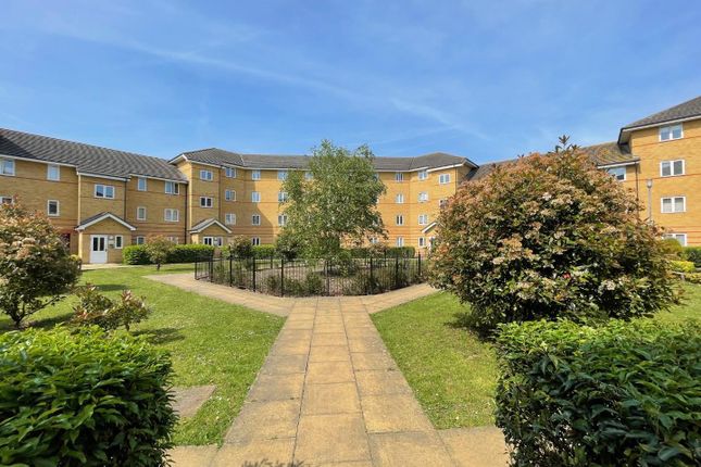 Flat to rent in Heath Court, Stanley Close, New Eltham