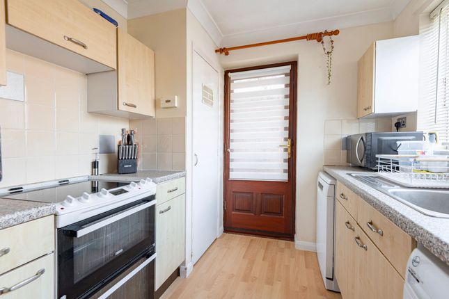 22 Manor Way, Great Yarmouth photo 3