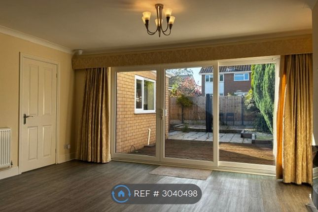 Paris Avenue, Westlands, Newcastle-Under-Lyme photo 3