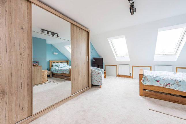 Flat for sale in Connaught Road, Ealing, London