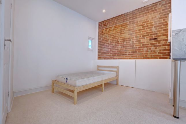 The Annexe 2, 79, Hillary Road, Buckinghamshire photo 5