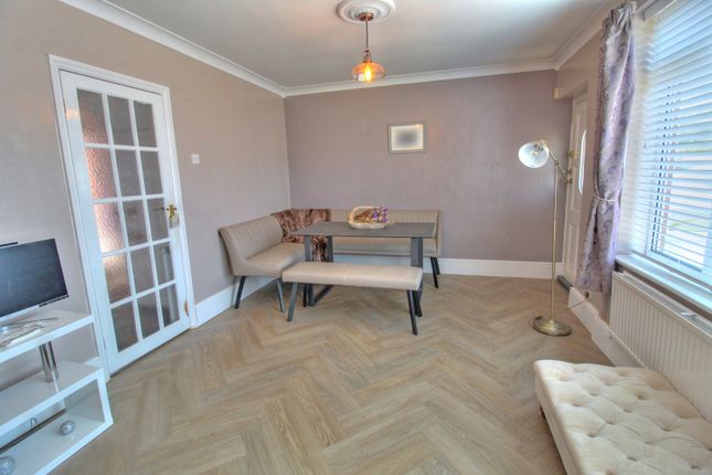 8, Comberton Park Road, Kidderminster photo 4