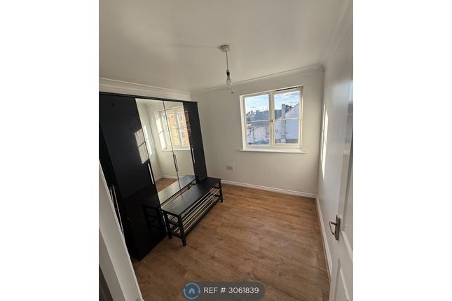 Queensland Court, Dock Road, Tilbury photo 4