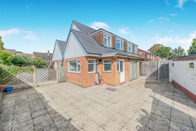 1, Longwood Close, Leeds photo 4