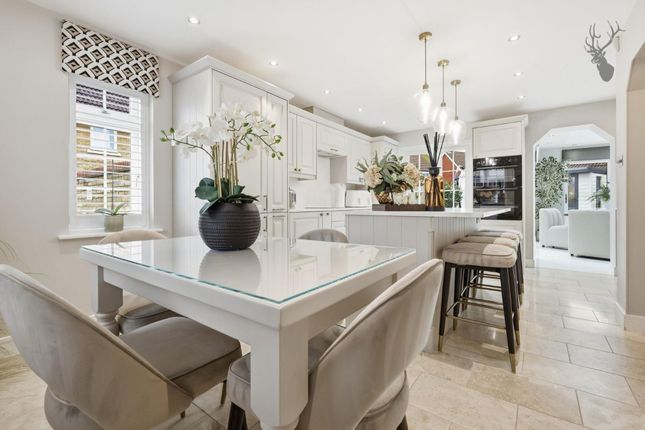 30 Mary Rose Close, Grays photo 2