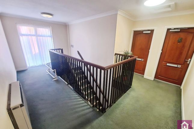 Flat 4, Guardian Close,, Holme Road, Greater Manchester photo 3