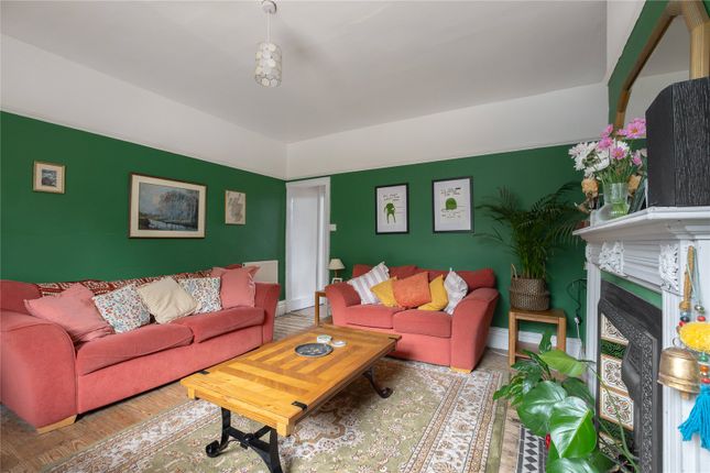 15, Carrs Street, Huddersfield photo 2