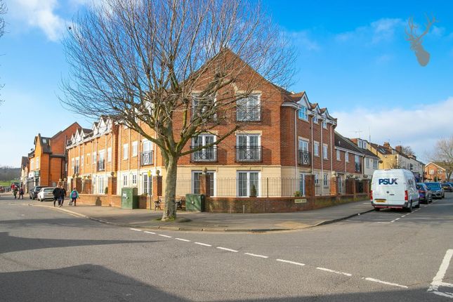 Thumbnail Flat for sale in Forest Drive, Theydon Bois, Epping