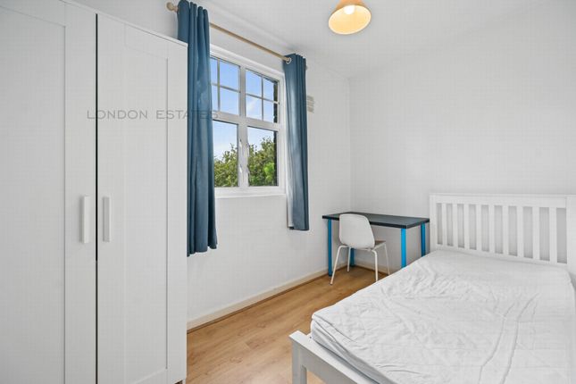 82a, Fulham Palace Road, London photo 4