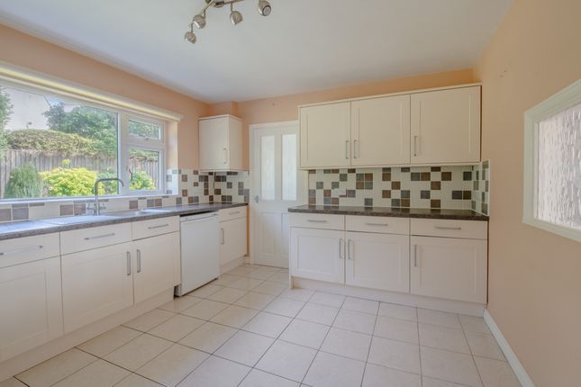 44, Oakwood Drive, West Yorkshire photo 4