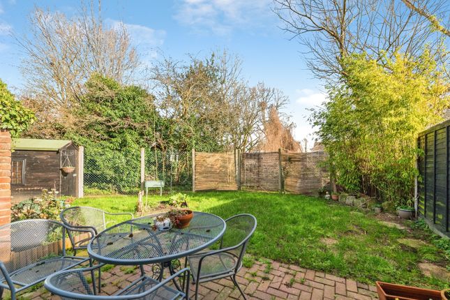23, Broadfields, Oxford photo 3