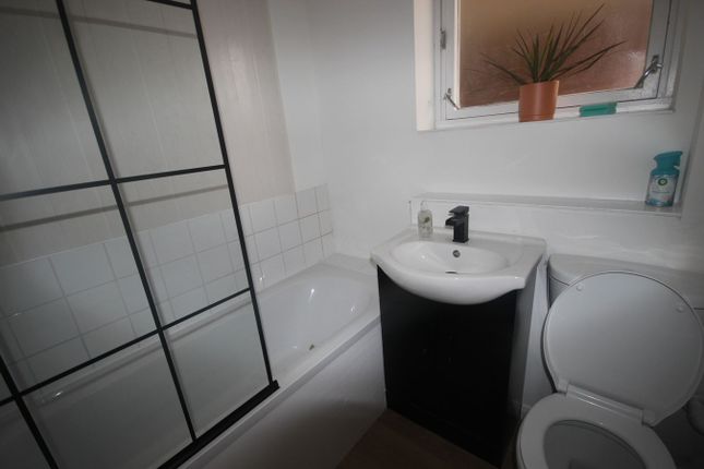 Flat 1, 29-31, Lansdown Road, Chalfont St Peter photo 3