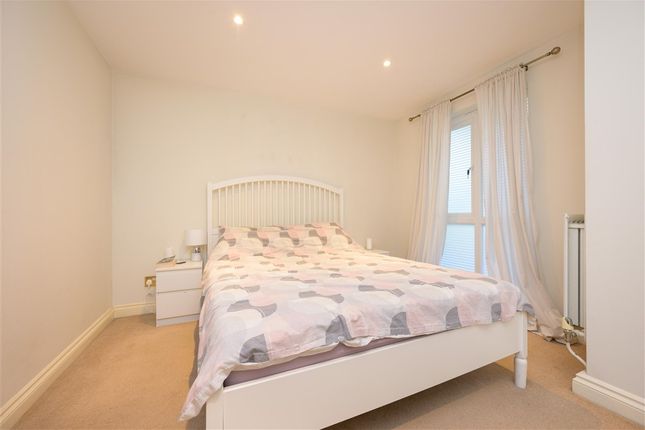 The Crescent Belmont, Sutton photo 4