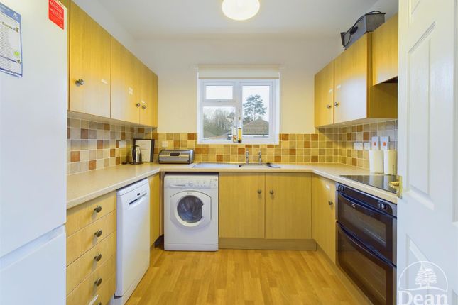 63, Kings Meade, Coleford photo 3