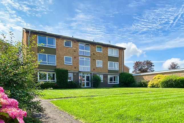 Flat to rent in Wilderness Road, Onslow Village, Guildford