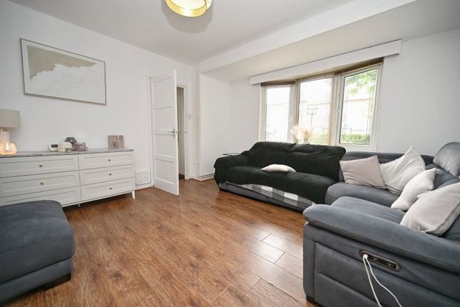 52, Standhill Crescent, Barnsley photo 3