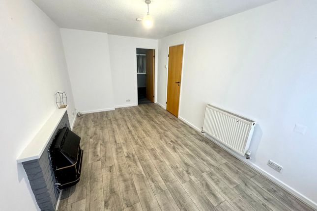Weyhill Close, Wolverhampton photo 4