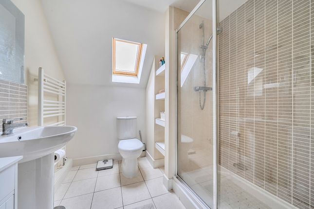 15, Flint Close, Horley photo 4