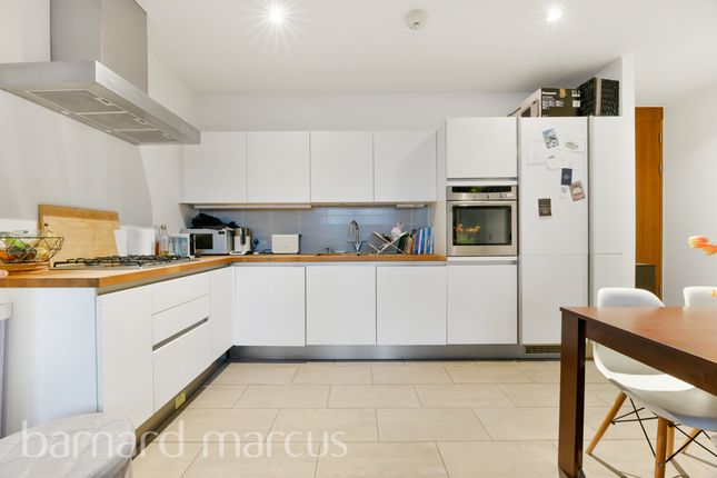 Flat 2, 18, Rayners Road, LONDON photo 3