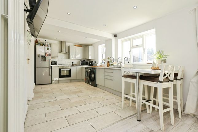 Warrington Drive, West Midlands photo 3