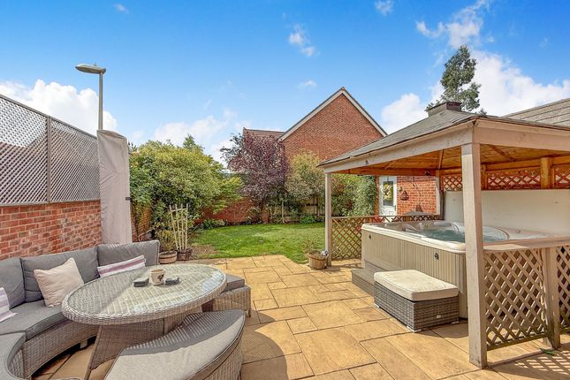 8, Gemini Road, Woodley, Reading photo 2