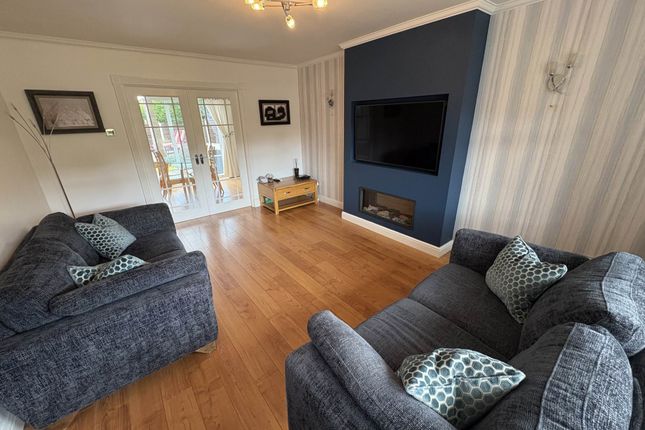 8, Irk Vale Drive, Oldham photo 2