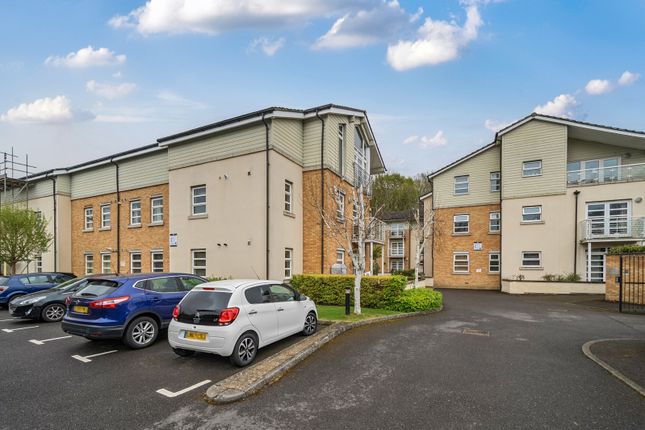 2-bed flat on 18, The Quadrant, Hertfordshire, £325,000